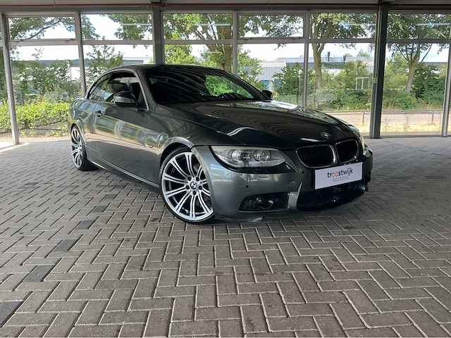 Bmw 328i cabriolet e93 | 3.0 i6 | 2011 modeljaar | youngtimer | 230 pk | achterwielaandrijving | btw auto - afbeelding 17 van  23