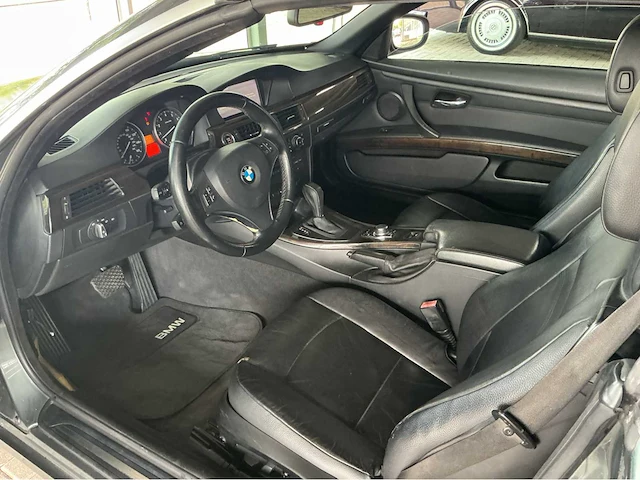 Bmw 328i cabriolet e93 | 3.0 i6 | 2011 modeljaar | youngtimer | 230 pk | achterwielaandrijving | btw auto - afbeelding 8 van  23