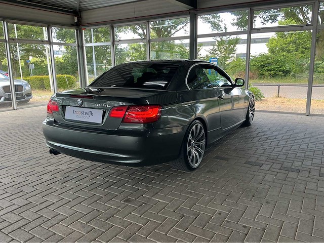 Bmw 328i cabriolet e93 | 3.0 i6 | 2011 modeljaar | youngtimer | 230 pk | achterwielaandrijving | btw auto - afbeelding 15 van  17