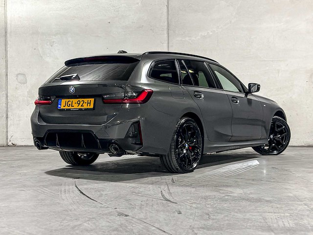 Bmw 330e touring 3-serie 292pk 2025 (origineel-nl + 1e eigenaar), jgl-92-h - afbeelding 9 van  56