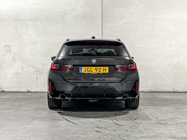 Bmw 330e touring 3-serie 292pk 2025 (origineel-nl + 1e eigenaar), jgl-92-h - afbeelding 13 van  56