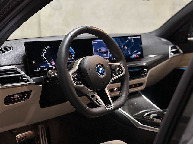 Bmw 330e touring 3-serie 292pk 2025 (origineel-nl + 1e eigenaar), jgl-92-h - afbeelding 18 van  56