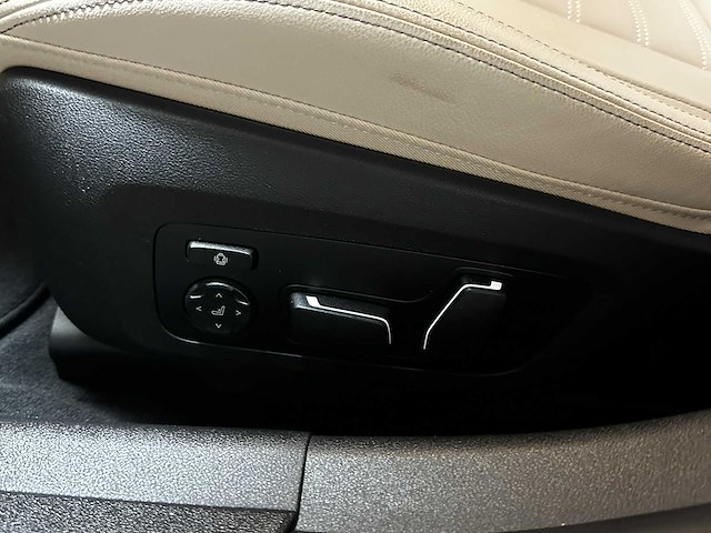 Bmw 330e touring 3-serie 292pk 2025 (origineel-nl + 1e eigenaar), jgl-92-h - afbeelding 21 van  56