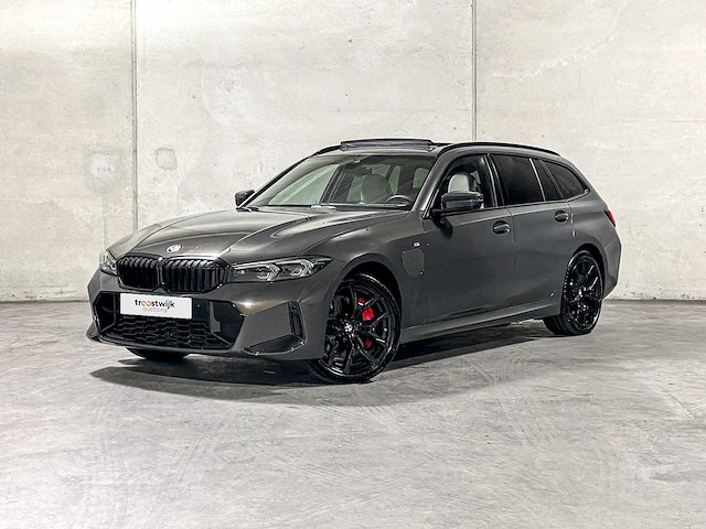 Bmw 330e touring 3-serie 292pk 2025 (origineel-nl + 1e eigenaar), jgl-92-h - afbeelding 12 van  56