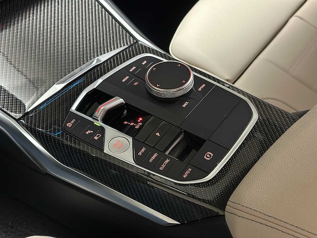 Bmw 330e touring 3-serie 292pk 2025 (origineel-nl + 1e eigenaar), jgl-92-h - afbeelding 29 van  56