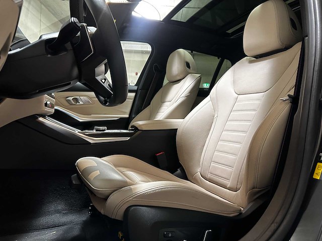 Bmw 330e touring 3-serie 292pk 2025 (origineel-nl + 1e eigenaar), jgl-92-h - afbeelding 41 van  56