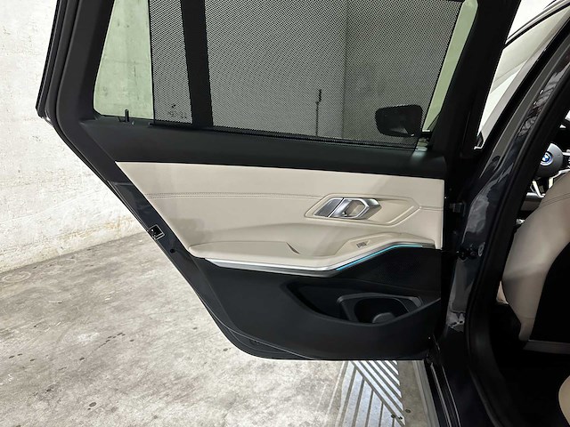 Bmw 330e touring 3-serie 292pk 2025 (origineel-nl + 1e eigenaar), jgl-92-h - afbeelding 42 van  56