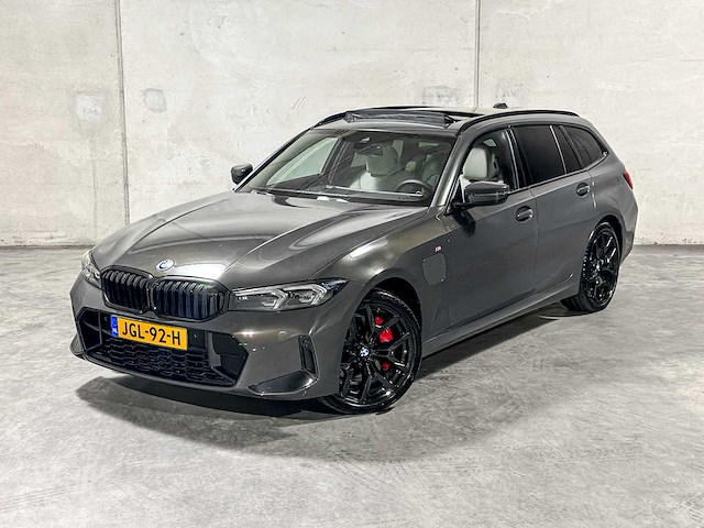 Bmw 330e touring 3-serie 292pk 2025 (origineel-nl + 1e eigenaar), jgl-92-h - afbeelding 34 van  56