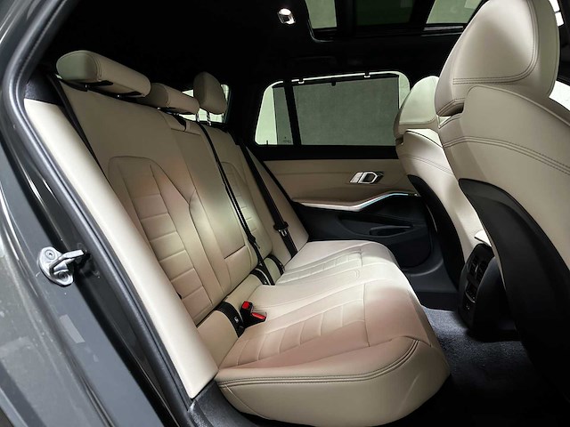 Bmw 330e touring 3-serie 292pk 2025 (origineel-nl + 1e eigenaar), jgl-92-h - afbeelding 48 van  56