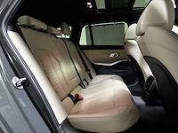 Bmw 330e touring 3-serie 292pk 2025 (origineel-nl + 1e eigenaar), jgl-92-h - afbeelding 48 van  56