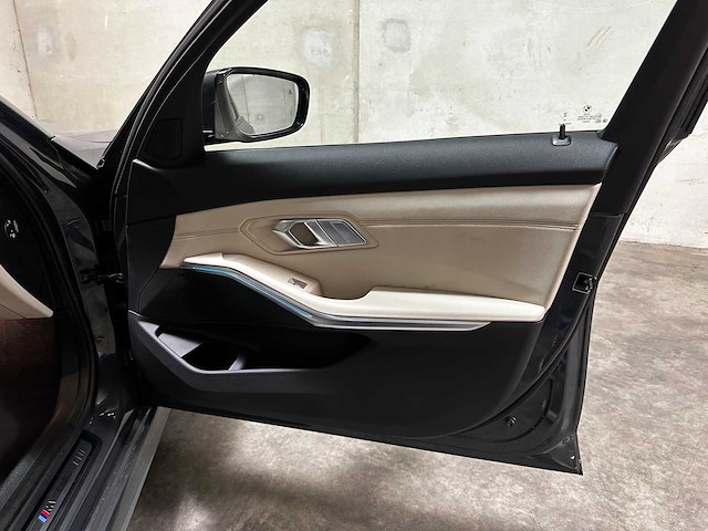 Bmw 330e touring 3-serie 292pk 2025 (origineel-nl + 1e eigenaar), jgl-92-h - afbeelding 49 van  56