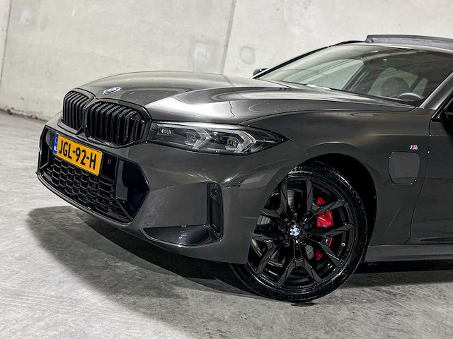 Bmw 330e touring 3-serie 292pk 2025 (origineel-nl + 1e eigenaar), jgl-92-h - afbeelding 45 van  56