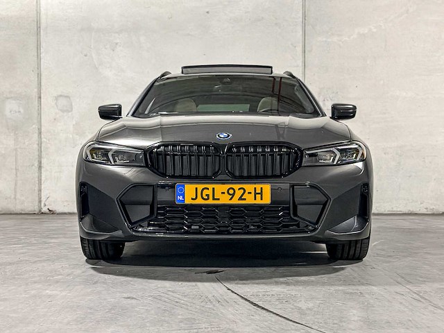 Bmw 330e touring 3-serie 292pk 2025 (origineel-nl + 1e eigenaar), jgl-92-h - afbeelding 55 van  56