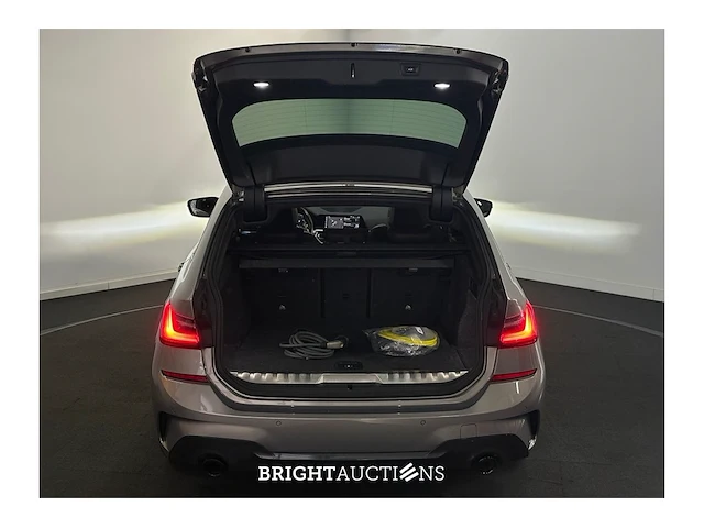 Bmw 330e touring business edition plus 296pk 2022 (origineel-nl) 3-serie, r-481-hv - afbeelding 18 van  39