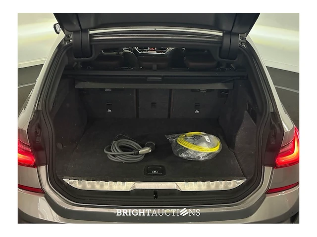 Bmw 330e touring business edition plus 296pk 2022 (origineel-nl) 3-serie, r-481-hv - afbeelding 20 van  39