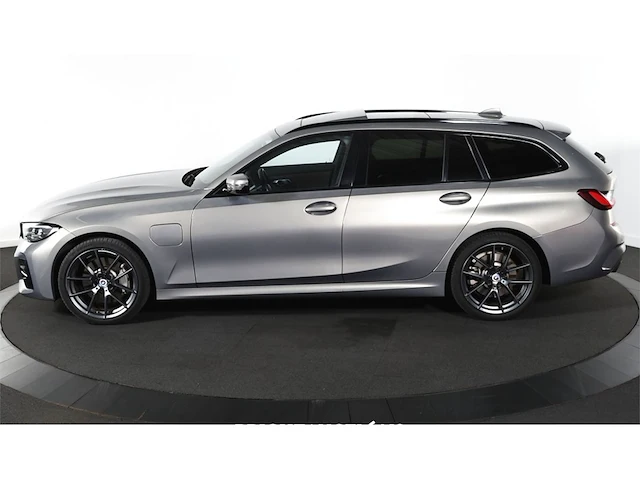 Bmw 330e touring business edition plus 296pk 2022 (origineel-nl) 3-serie, r-481-hv - afbeelding 36 van  39