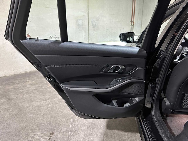 Bmw 330e touring g21 292pk 2021 (origineel-nl + 1e eigenaar), k-451-vl - afbeelding 35 van  50