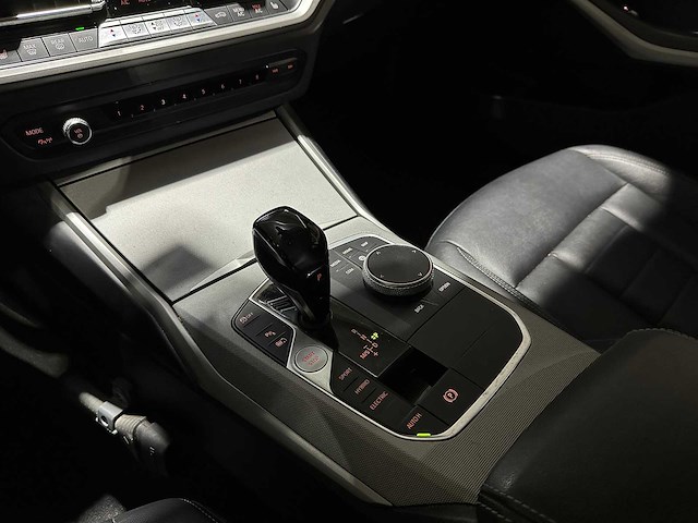 Bmw 330e touring g21 292pk 2021 (origineel-nl + 1e eigenaar), k-451-vl - afbeelding 20 van  50