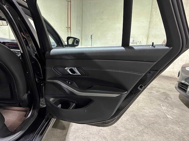 Bmw 330e touring g21 292pk 2021 (origineel-nl + 1e eigenaar), k-451-vl - afbeelding 37 van  50
