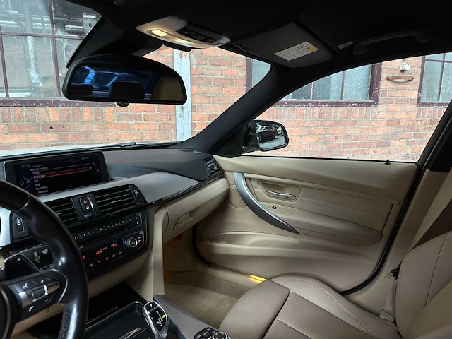 Bmw 335i activehybrid 3 306pk 2012, gbp-24-b - afbeelding 13 van  46