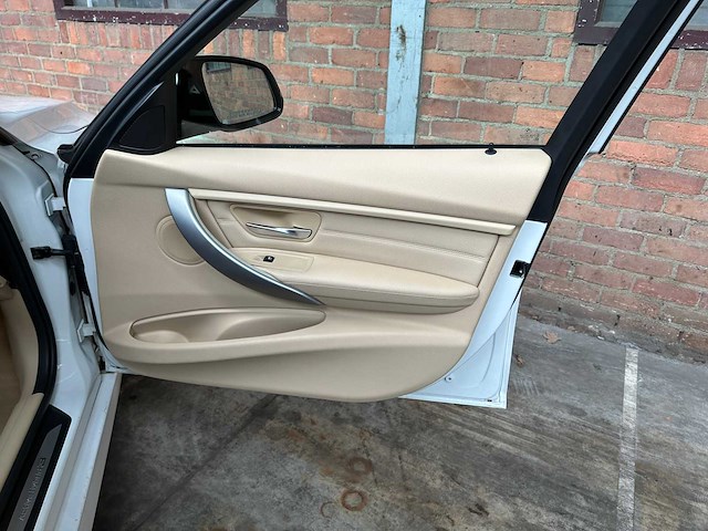 Bmw 335i activehybrid 3 306pk 2012, gbp-24-b - afbeelding 30 van  46