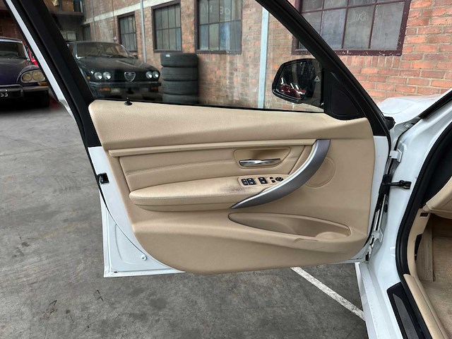 Bmw 335i activehybrid 3 306pk 2012, gbp-24-b - afbeelding 19 van  33