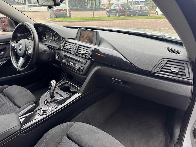 Bmw 4-serie gran coupé m4 420d cent exec 4111 - afbeelding 11 van  25