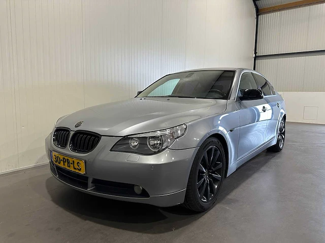 Bmw 5-serie 520i executive 30-pb-ls - afbeelding 1 van  26