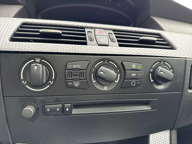 Bmw 5-serie 530i executive 2005 | 64-rr-ls - afbeelding 8 van  31