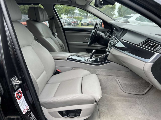Bmw 5-serie touring 528i high exec m-sport | 89-tlg-4 - afbeelding 23 van  35