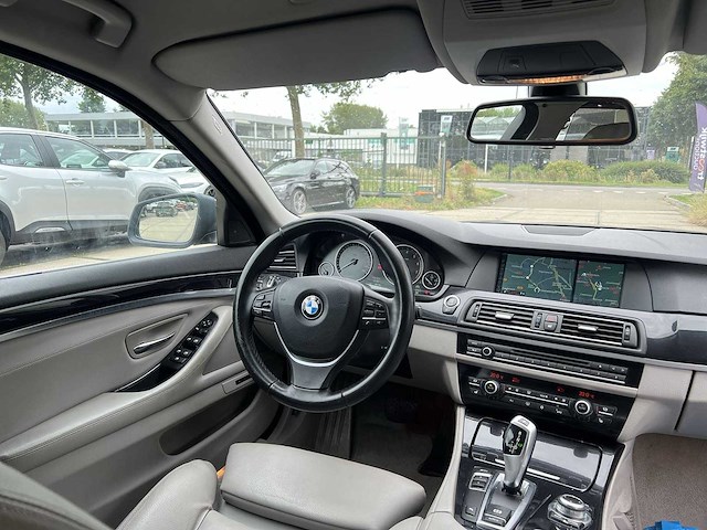 Bmw 5-serie touring 528i high exec m-sport | 89-tlg-4 - afbeelding 22 van  35