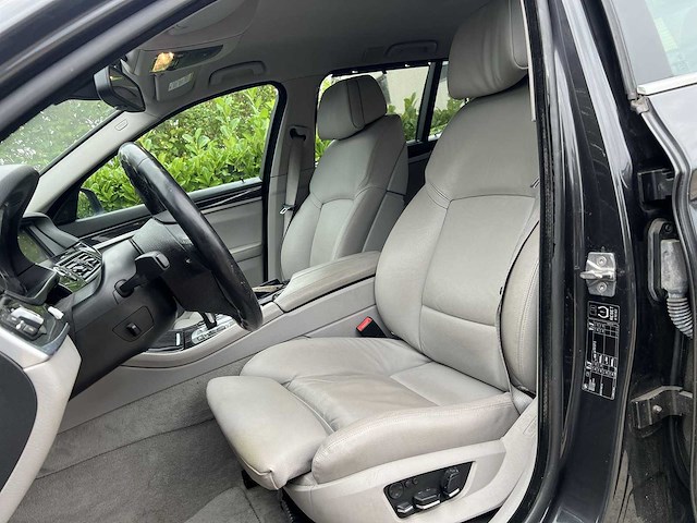 Bmw 5-serie touring 528i high exec m-sport | 89-tlg-4 - afbeelding 34 van  35