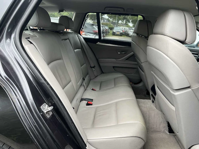 Bmw 5-serie touring 528i high exec m-sport | 89-tlg-4 - afbeelding 22 van  36
