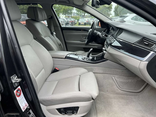 Bmw 5-serie touring 528i high exec m-sport | 89-tlg-4 - afbeelding 24 van  36