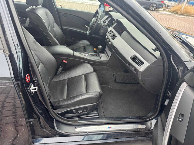 Bmw 5-serie touring m535d 272pk m-styling 42-xd-vt - afbeelding 17 van  18