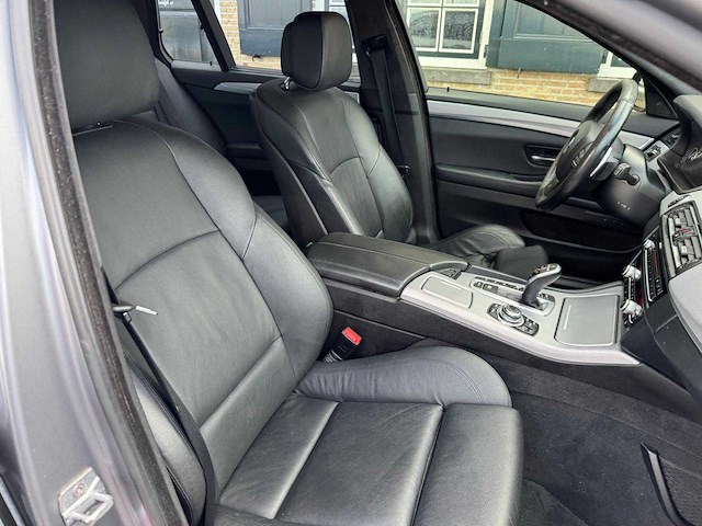 Bmw 5-serie touring m550xd; 7-kjr-62 - afbeelding 18 van  36