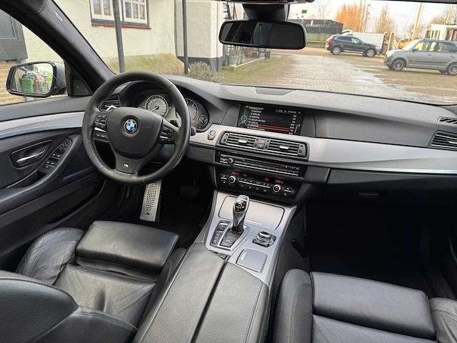 Bmw 5-serie touring m550xd; 7-kjr-62 - afbeelding 30 van  36
