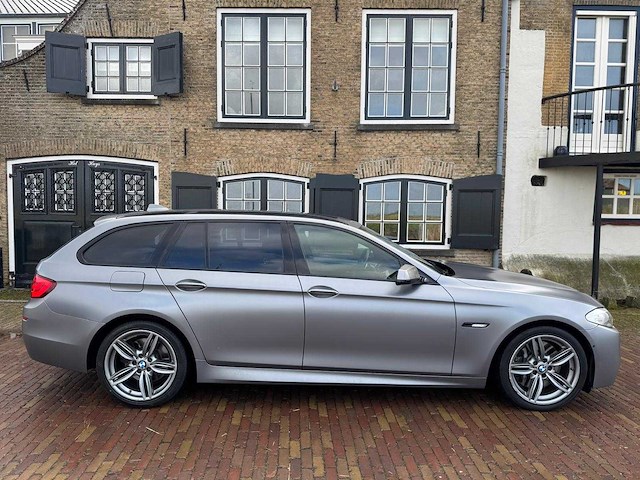 Bmw 5-serie touring m550xd; 7-kjr-62 - afbeelding 9 van  26