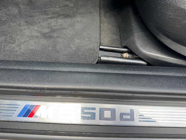 Bmw 5-serie touring m550xd; 7-kjr-62 - afbeelding 25 van  26