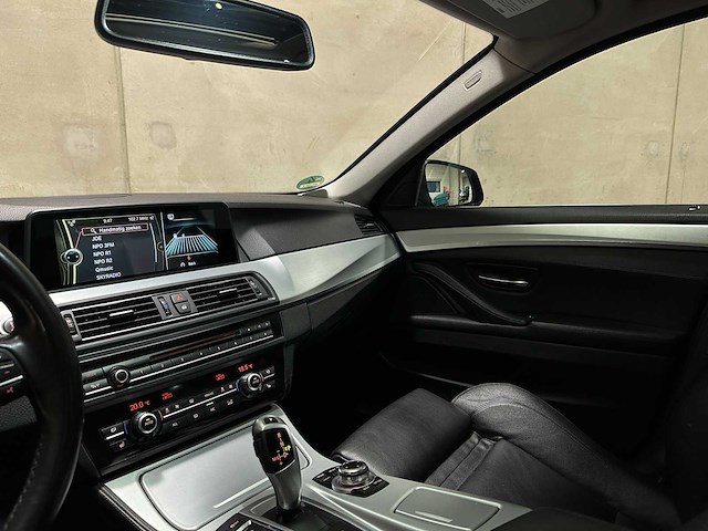 Bmw 520d touring high executive m sport 184pk 2013 5-serie, nn-706-z - afbeelding 11 van  54