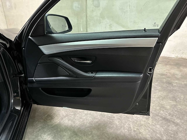 Bmw 520d touring high executive m sport 184pk 2013 5-serie, nn-706-z - afbeelding 32 van  54