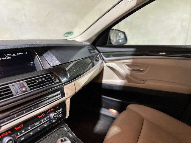 Bmw 520i luxury edition 5-serie 181pk 2017 (origineel-nl), np-432-l - afbeelding 13 van  41