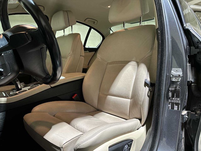Bmw 520i luxury edition 5-serie 181pk 2017 (origineel-nl), np-432-l - afbeelding 26 van  41