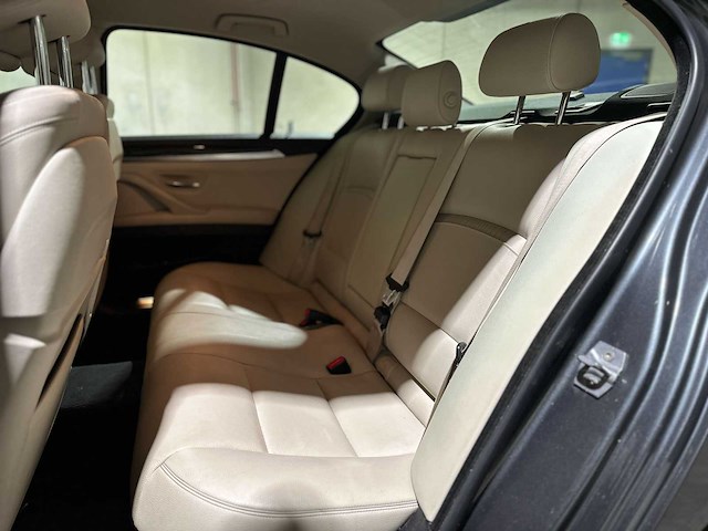 Bmw 520i luxury edition 5-serie 181pk 2017 (origineel-nl), np-432-l - afbeelding 28 van  41