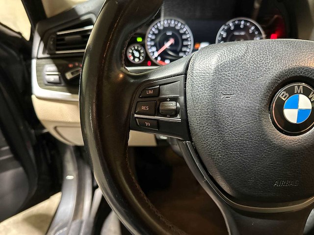 Bmw 520i luxury edition 5-serie 181pk 2017 (origineel-nl), np-432-l - afbeelding 3 van  22