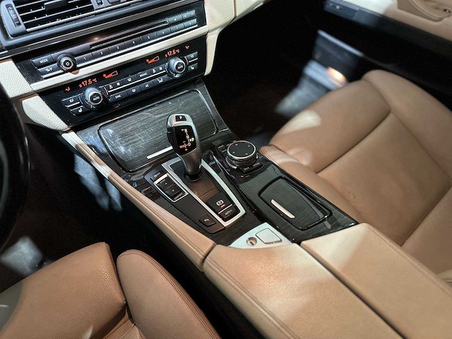 Bmw 520i luxury edition 5-serie 181pk 2017 (origineel-nl), np-432-l - afbeelding 8 van  22
