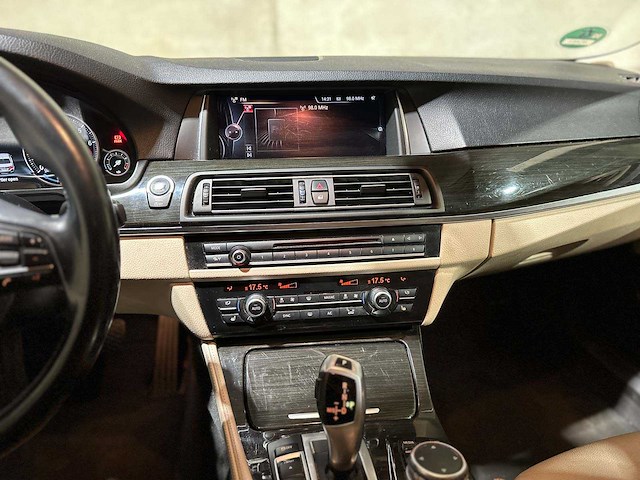 Bmw 520i luxury edition 5-serie 181pk 2017 (origineel-nl), np-432-l - afbeelding 9 van  22