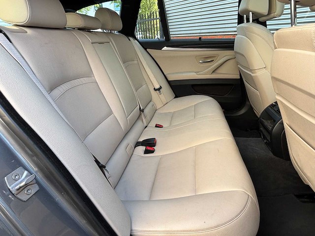 Bmw 520i touring high executive automaat; hv-545-j - afbeelding 19 van  19
