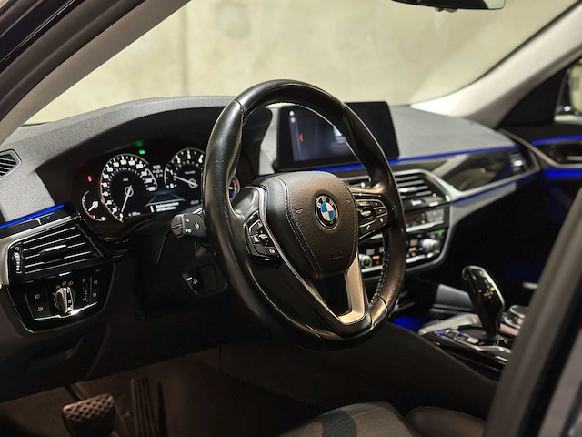 Bmw 520i touring high executive sport-line 5-serie 184pk 2019 (origineel-nl), xg-208-v - afbeelding 18 van  31