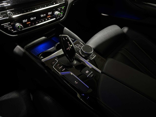 Bmw 520i touring high executive sport-line 5-serie 184pk 2019 (origineel-nl), xg-208-v - afbeelding 22 van  31